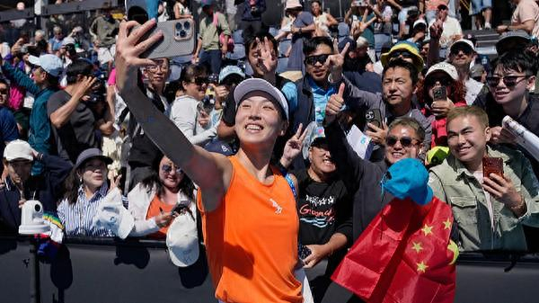 九游娱乐中心-澳网｜“不专注于网球”反倒接连赢球，王欣瑜靠着松弛感成为三十二强中国独苗|大满贯|wta250|奥斯塔彭科|女单|比赛_新浪体育_新浪新闻